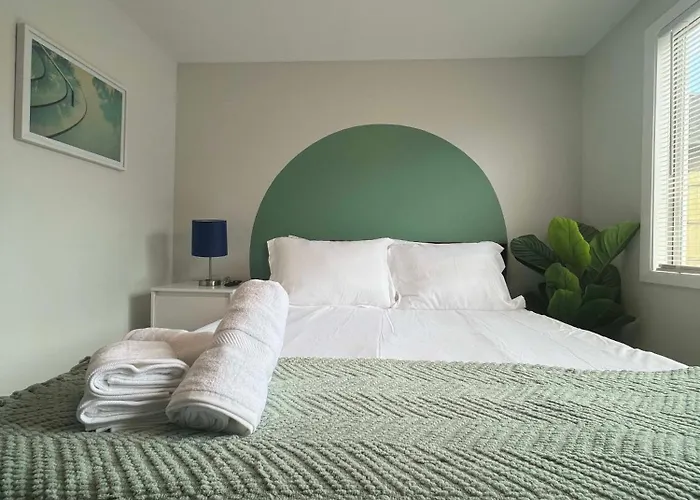 Serenity & Style With Parking Lombard