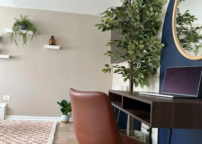 Serenity & Style With Parking Lombard