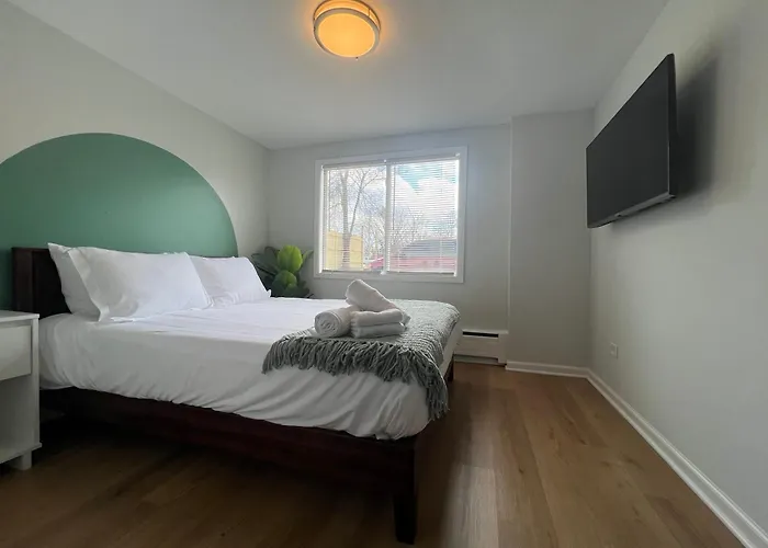 Serenity & Style With Parking Apartment *
